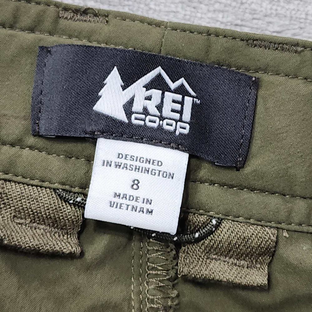 REI Co-op Shorts Womens 8 Green Sahara Cargo Relaxed Hiking Travel Lightweight - Picture 7 of 15